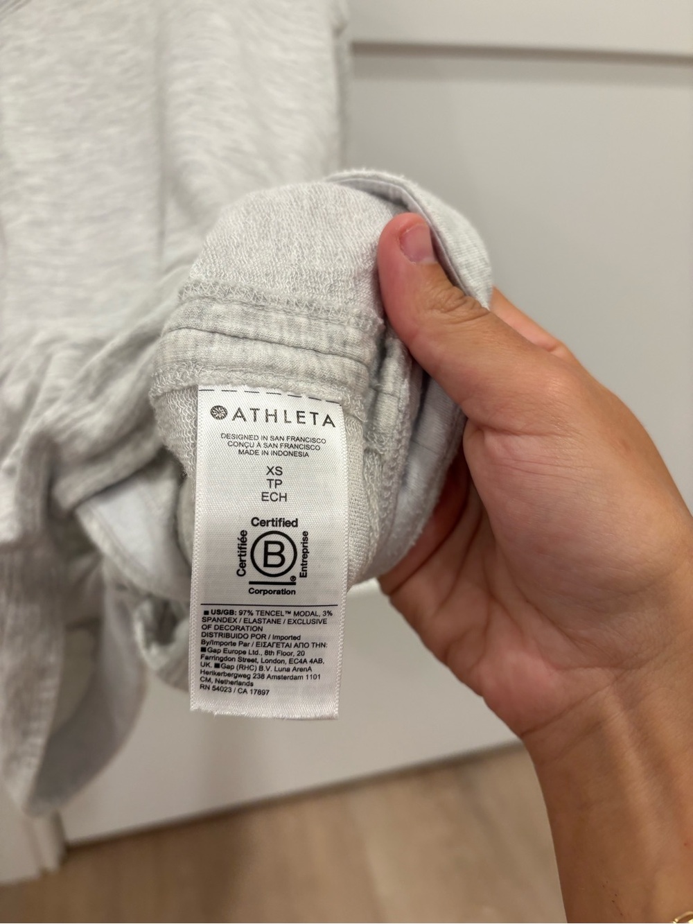Athleta tshirt with open tie back - Picture 4 of 8